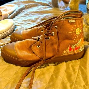 Bangs shoes like new barely worn